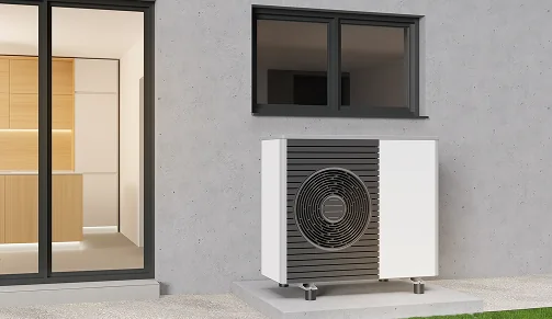 Computeranimiertes Bild eines Teils einer Hausfassade, vor der eine Wärmepumpe steht